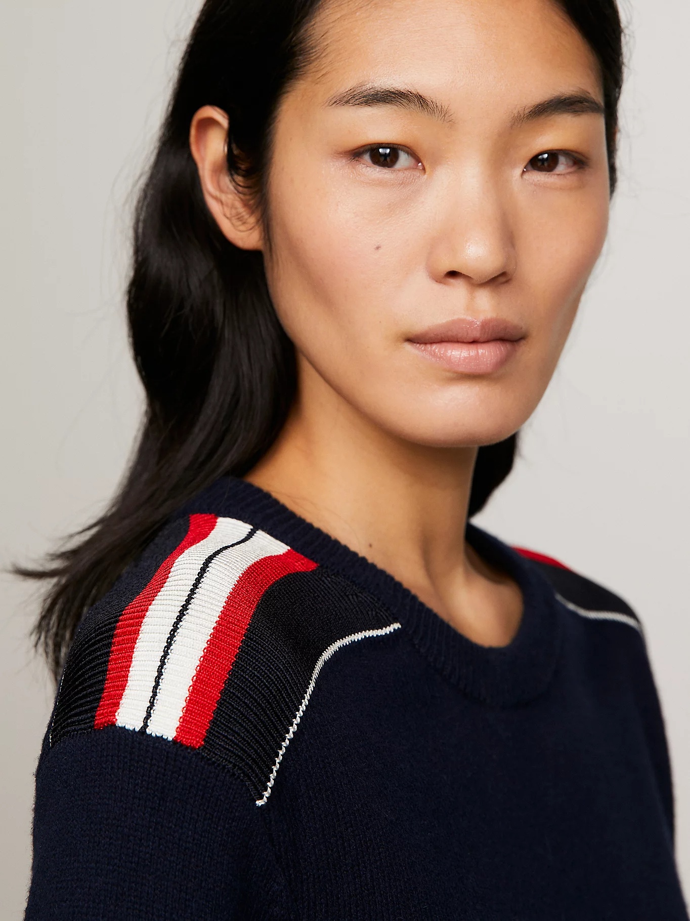 Tommy Hilfiger Round Neck Woolen Sweater In Black