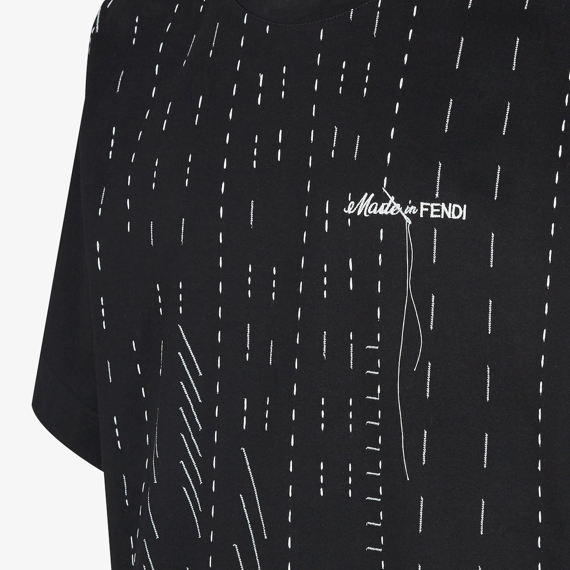 Fendi Logo-embroidered Stitching T-shirt In Black