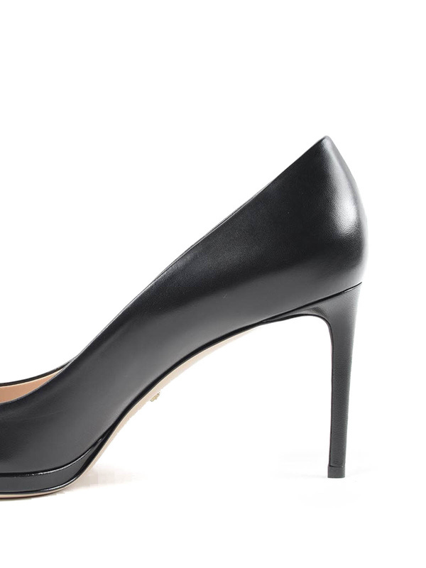 Gucci Horse Title Buckle Details High Heels In Black