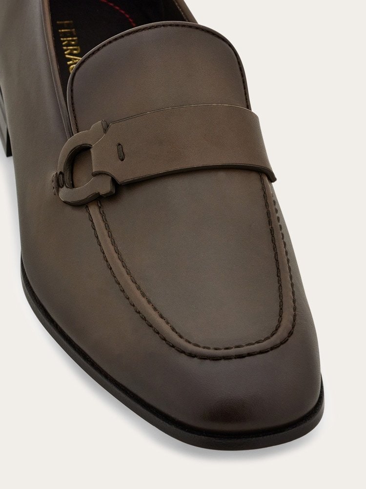 Ferragamo Bonny Gancini Leather Loafers In Black