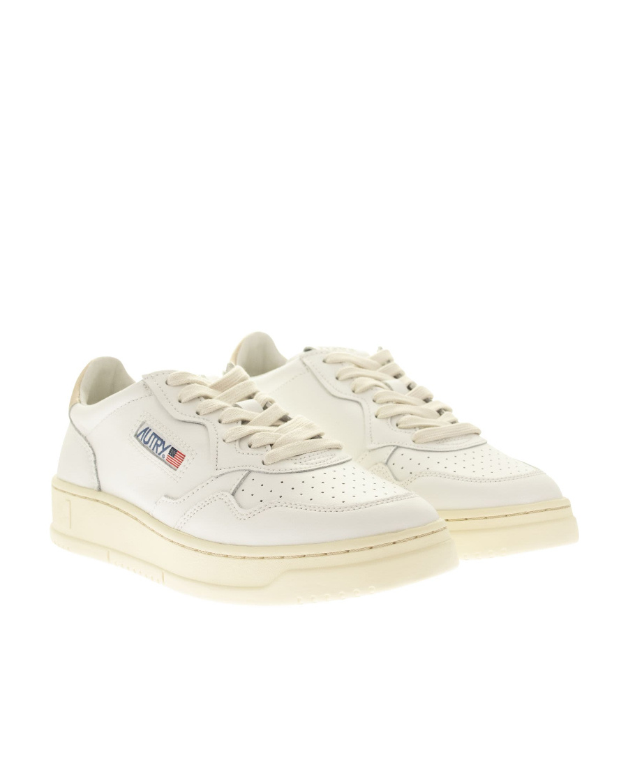 Autry Low Medalist Leather Sneakers In White