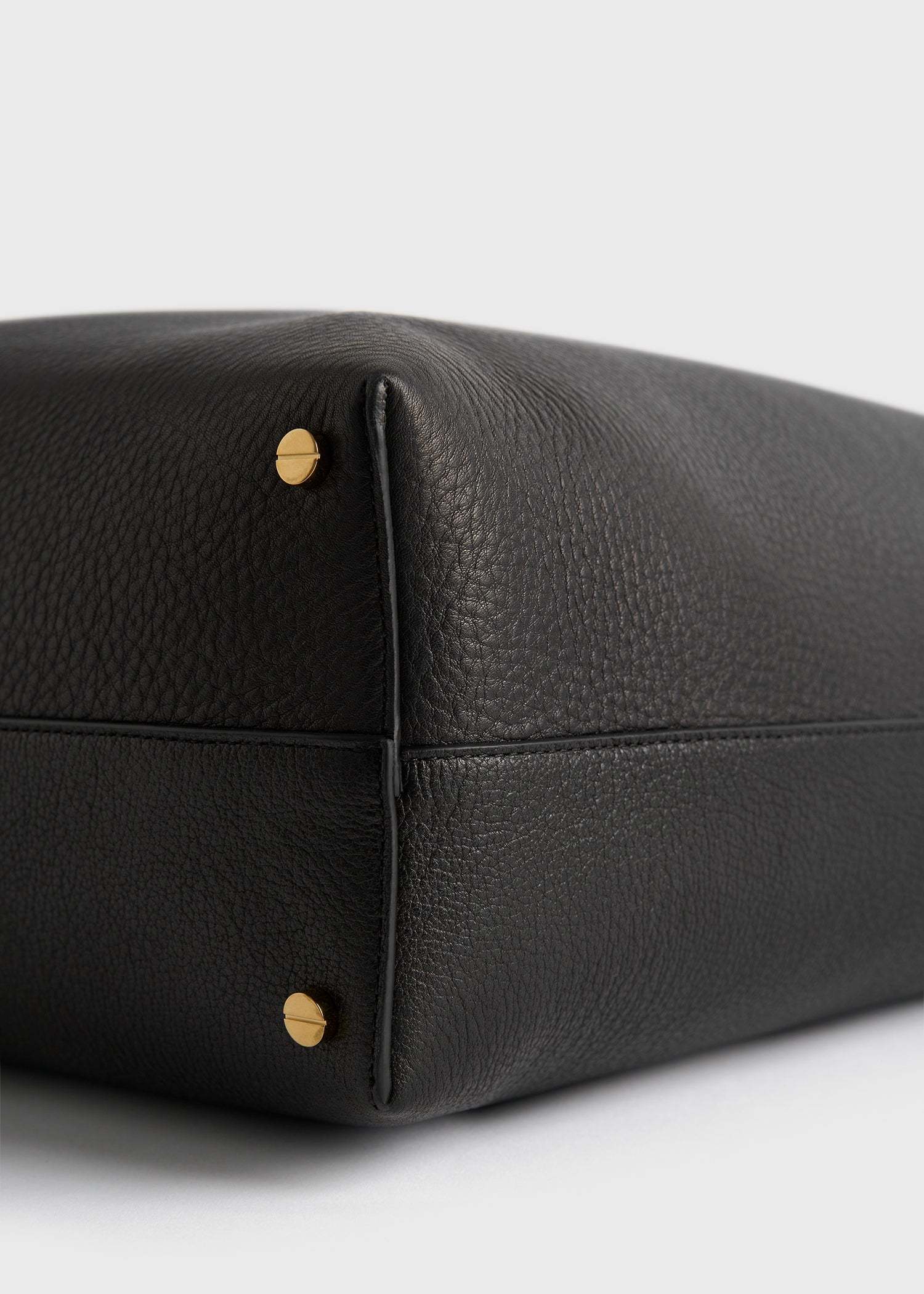 Totême Beveled Grain Leather Shoulder Bag In Black
