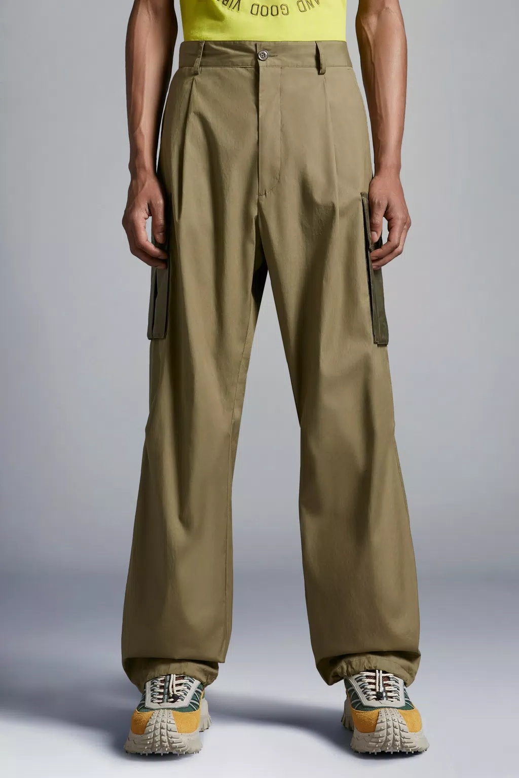 Moncler Contrast Pockets Cargo Pants In Brown