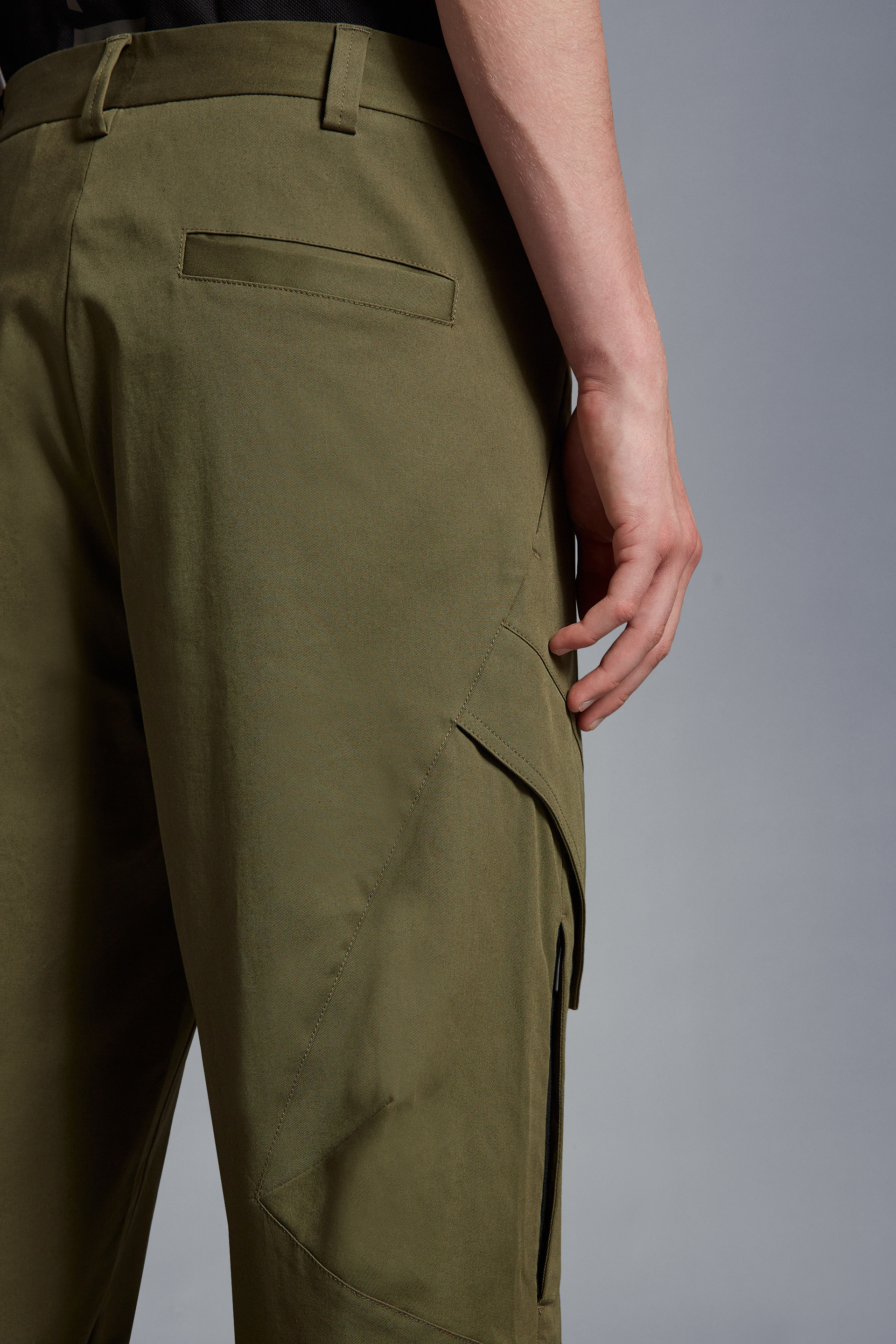 Moncler Gabardine Overalls Casual Pants In Green