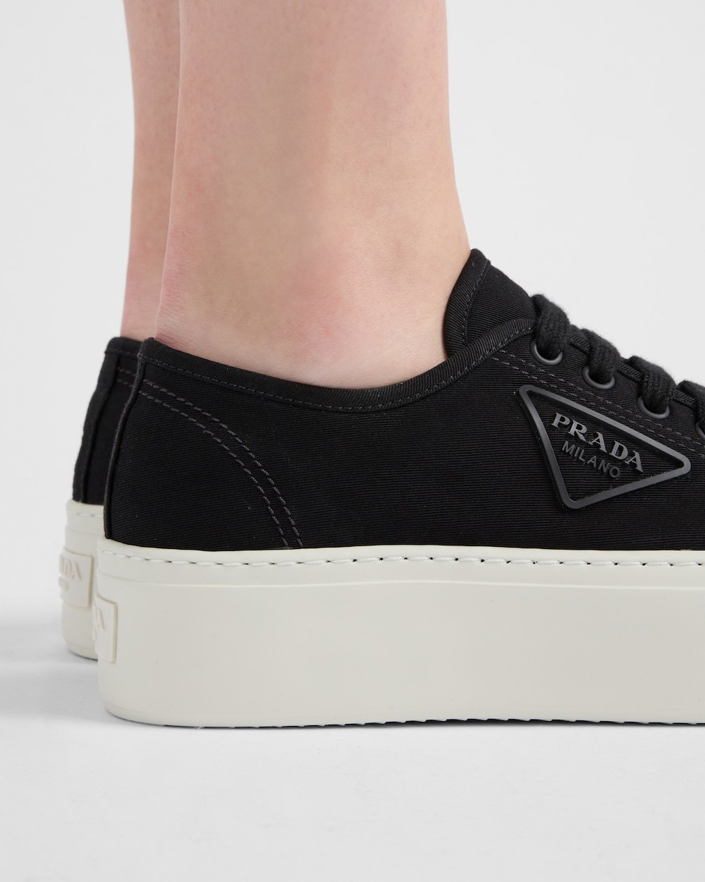 Prada Sneaker Aus Baumwoll-gabardine In Black