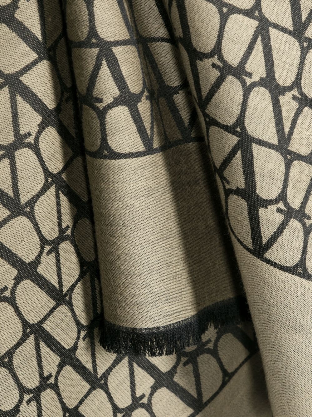 Valentino Toile Iconographe Frayed-edge Scarf In Black