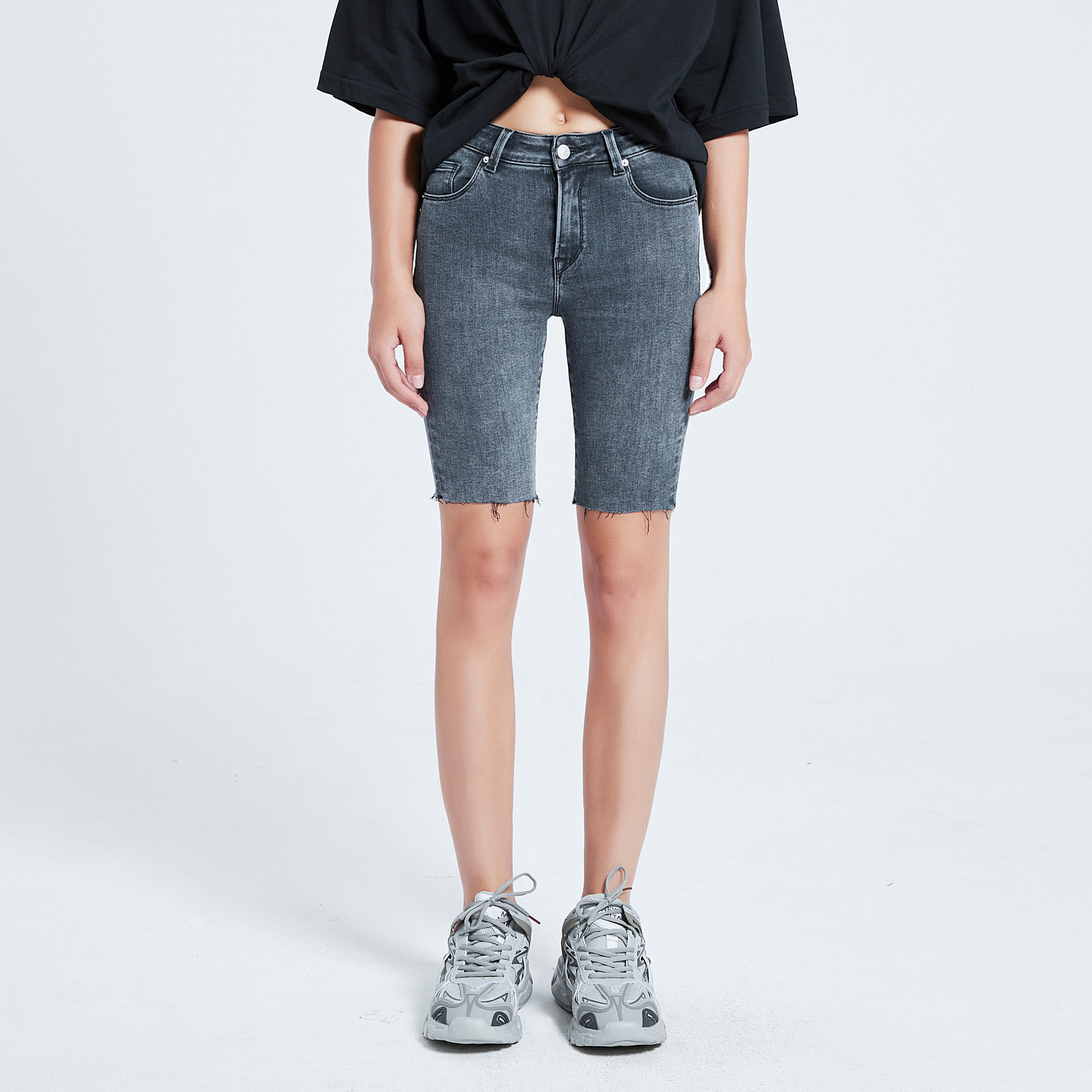 Liuregali Trim Rough Rimmed Riding Denim Shorts In Gray