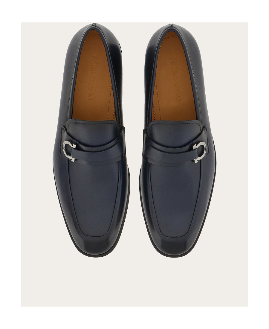Ferragamo Gancini Decorated Mokasin Shoes In Blue