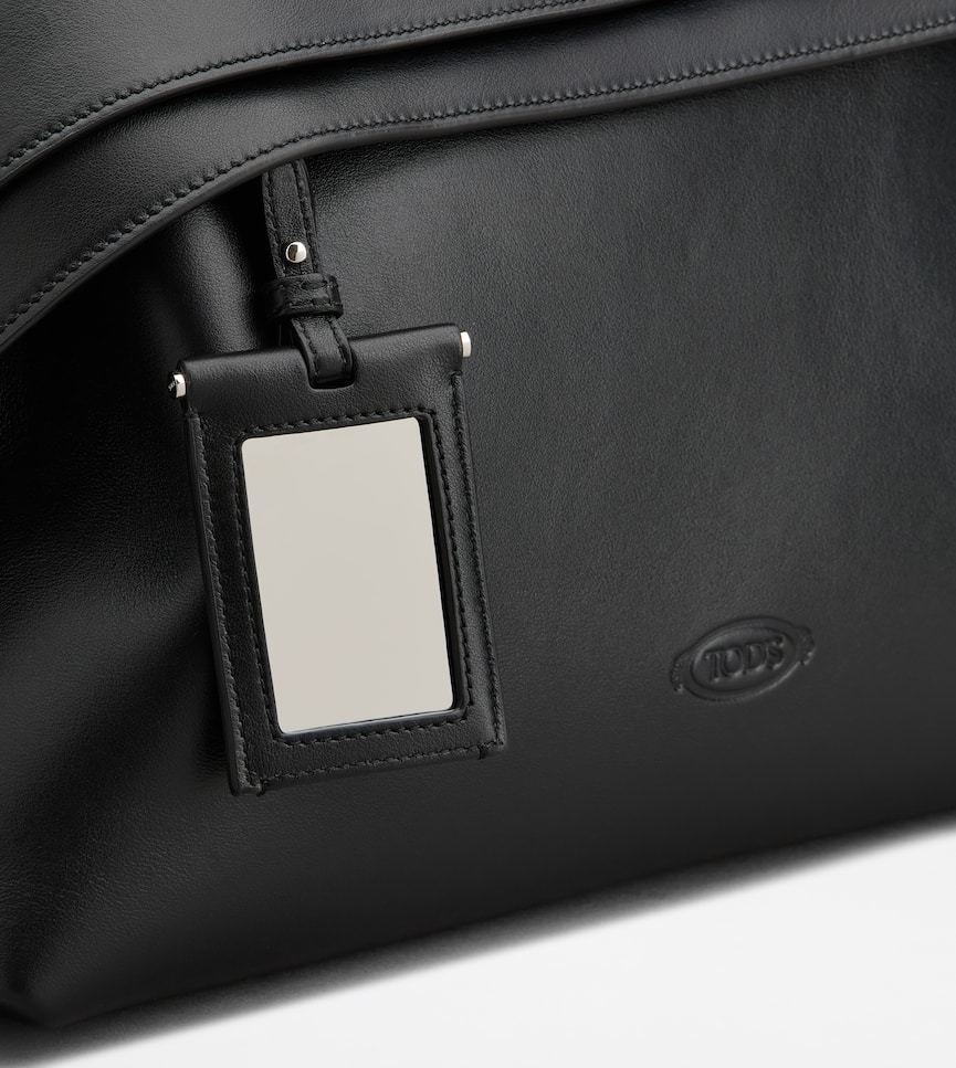 Tod's Black Eather Medium Tod S Wave Shoulder Bag In Black