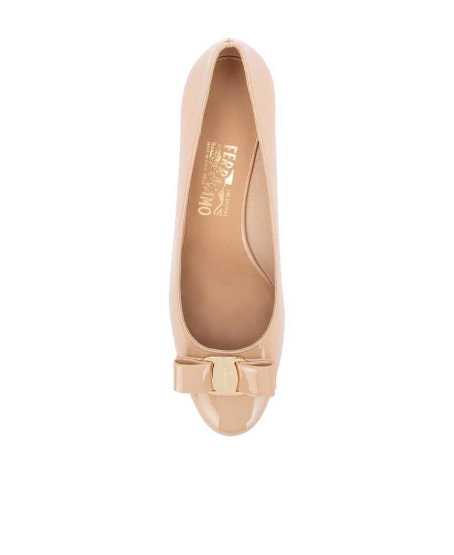 Ferragamo Bisque Vara Bowknot Low Heels In Nude