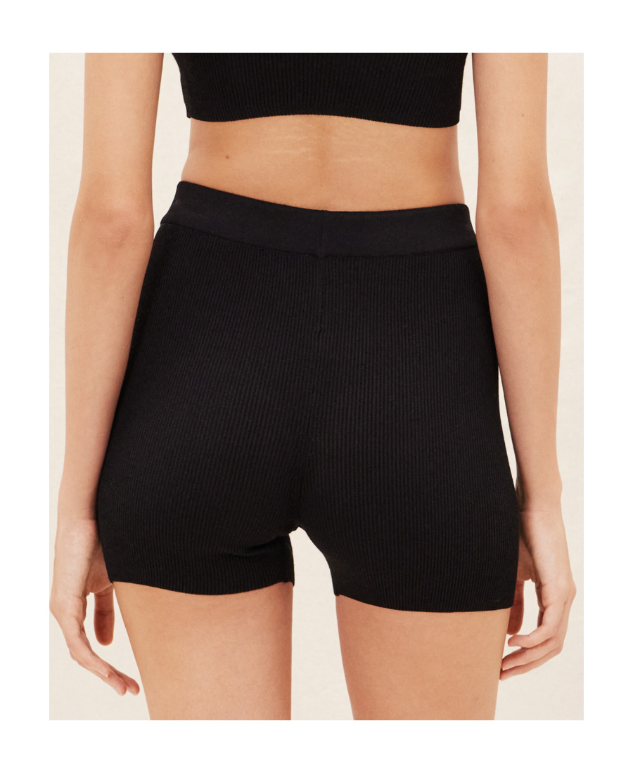 Jacquemus Shorts In Black