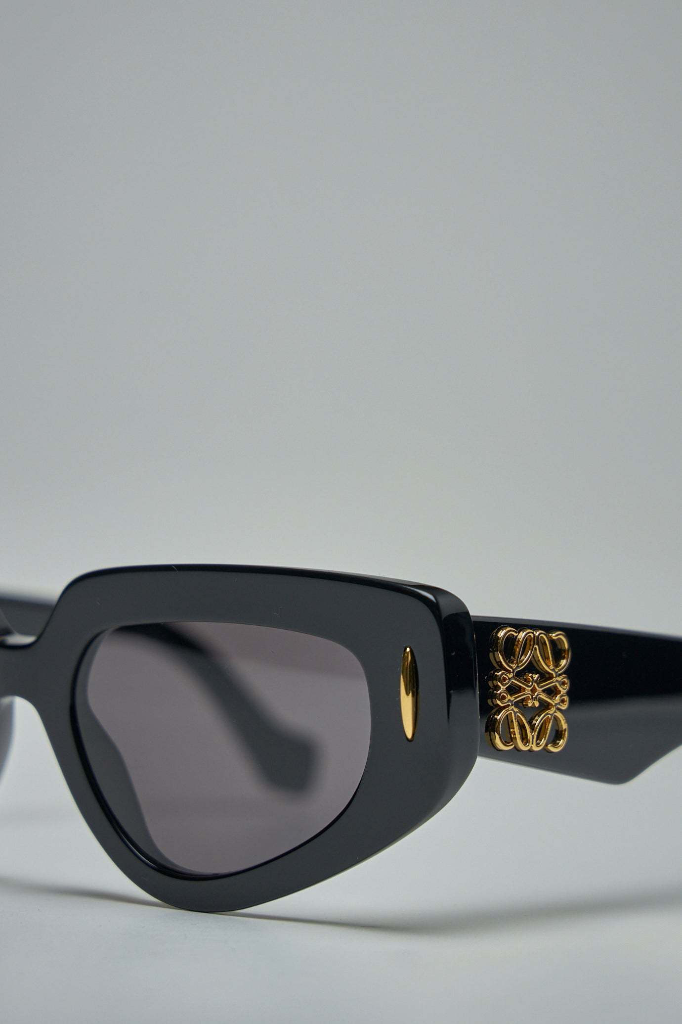 LOEWE LOEWE CAT-EYE FRAME SUNGLASSES