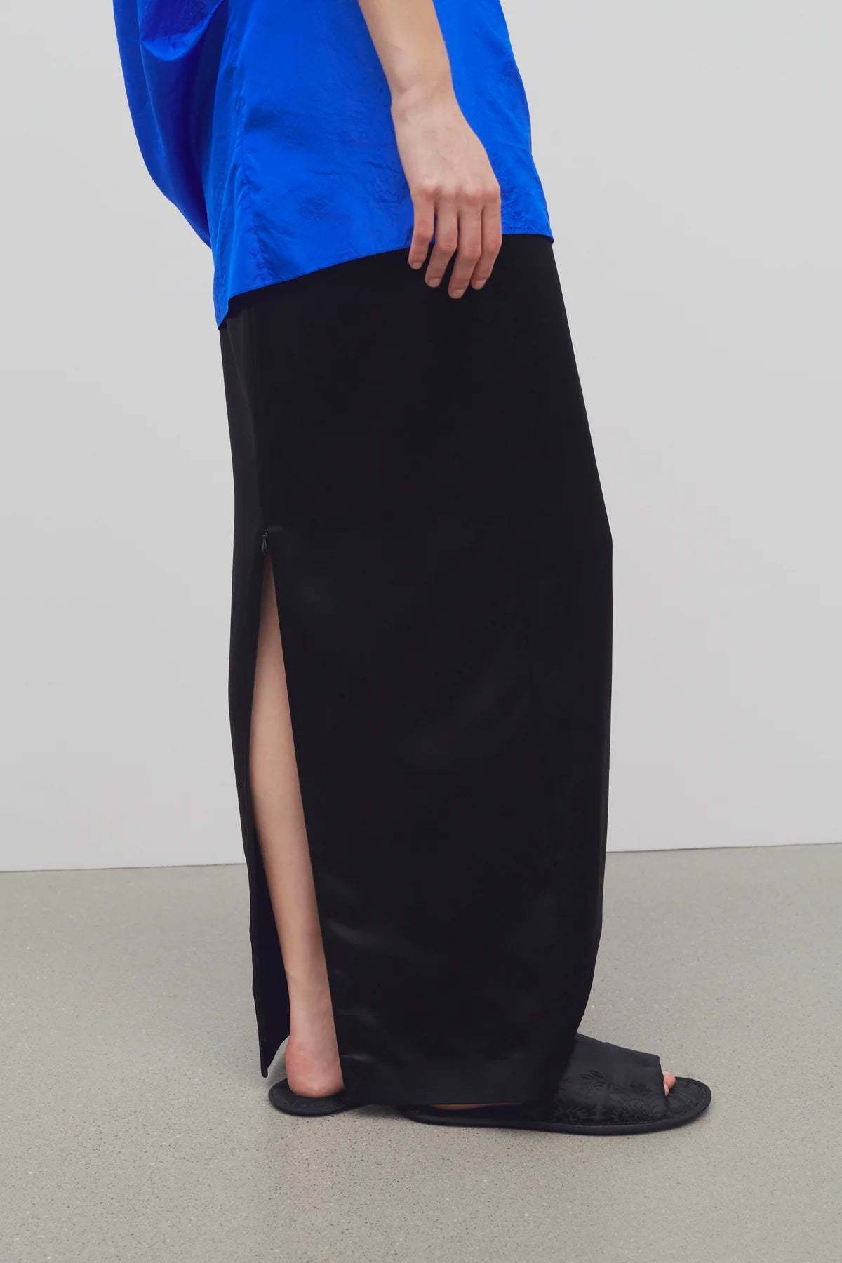 Shop The Row Bartelle Zipper Skirt In Black