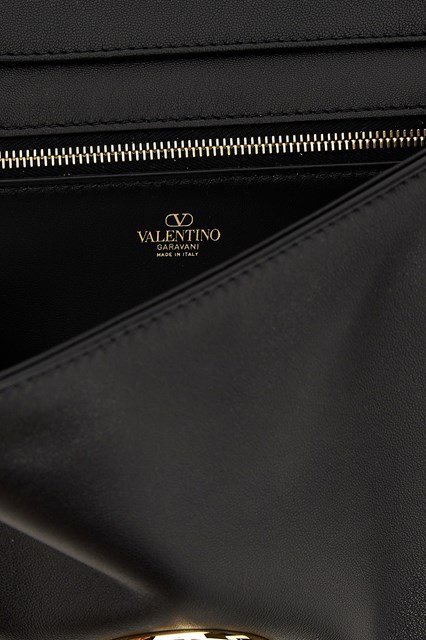 Valentino Garavani Vlogo-signature Shoulder Bag In 0no Black