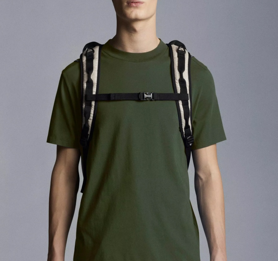 Moncler Logo-trim T-shirt In Green