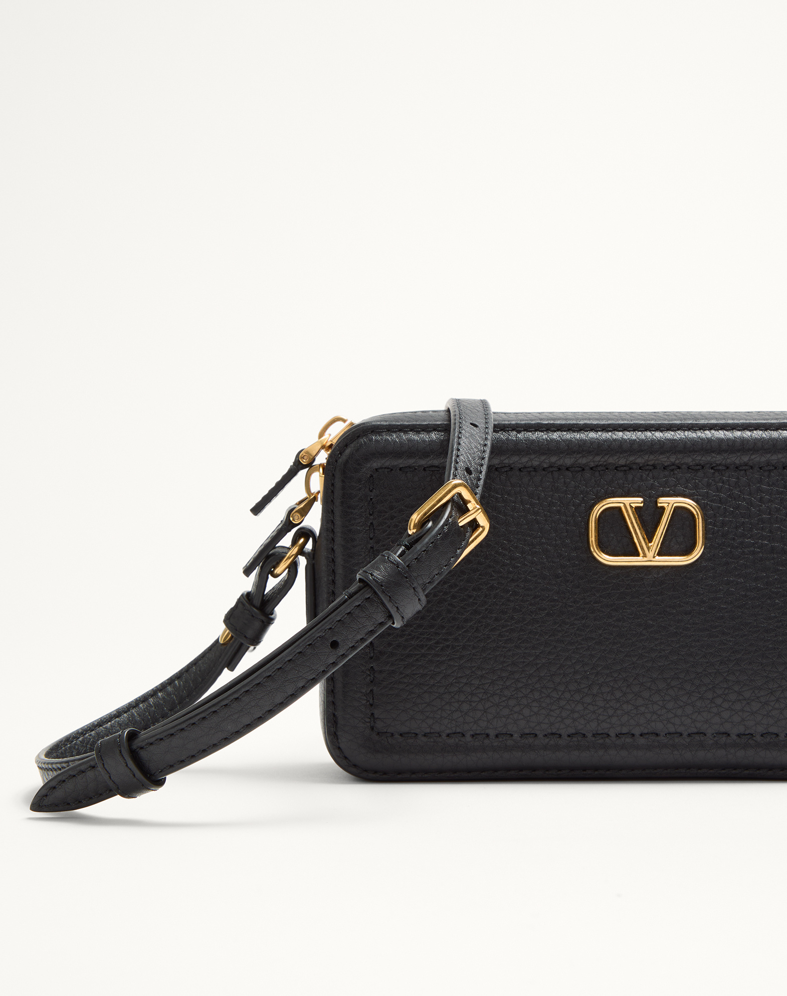 Valentino Garavani Altime Zippered Shoulder Bag In Black