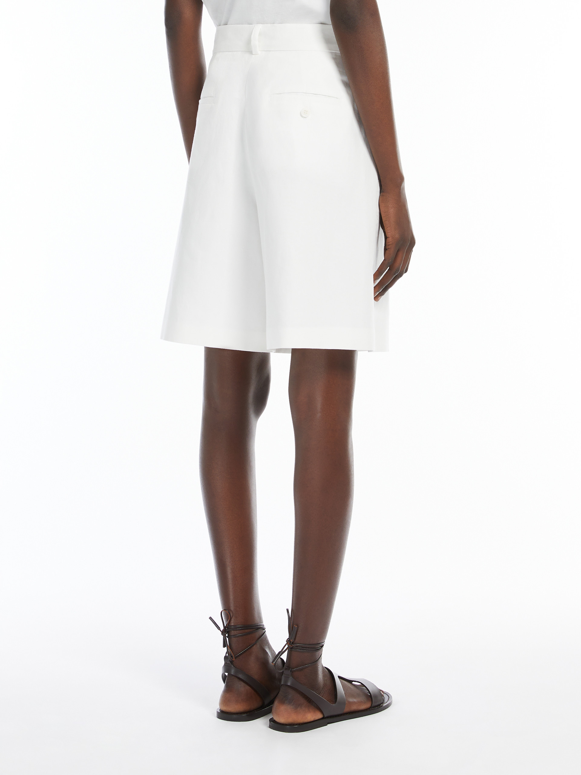 Weekend Max Mara Belt Loop Shorts In White