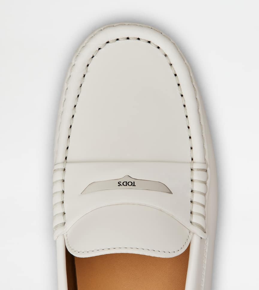 Tod's Round-head Minoccasin-bean Shoes In White