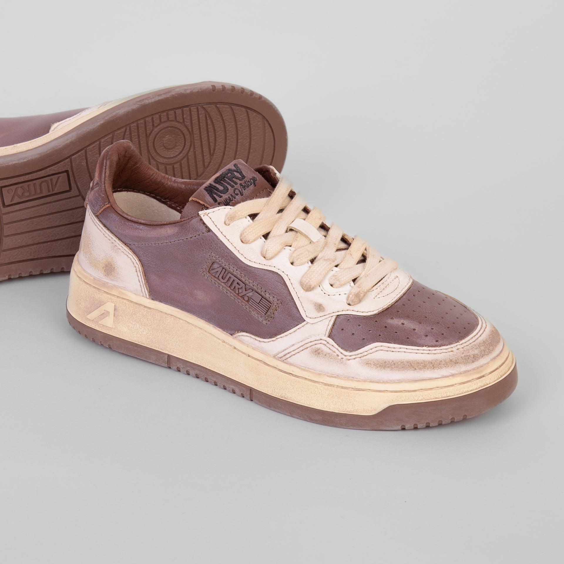Autry Lace-up Low-cut Casual Shoes In Nude