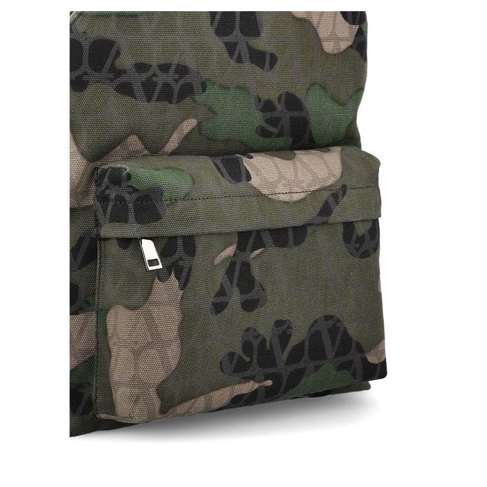 Valentino Toile Iconographe Camouflage-print Bacpack In Green