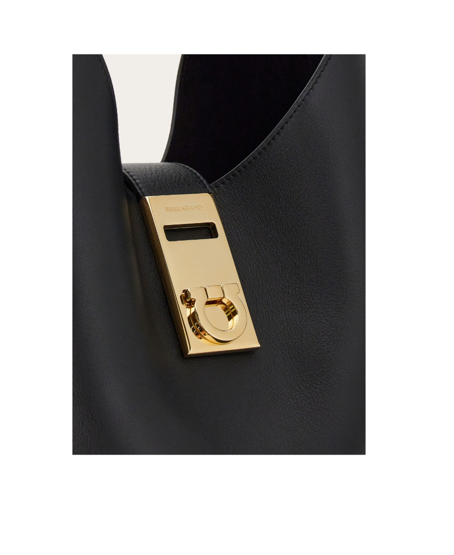 Ferragamo Salvatore Gancini Buckle Large Shoulder Bag In Black