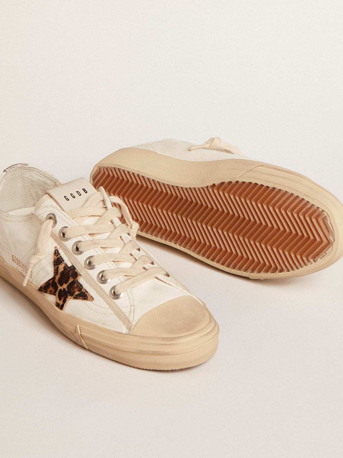 Golden Goose V-star Leather Sneakers In Nude