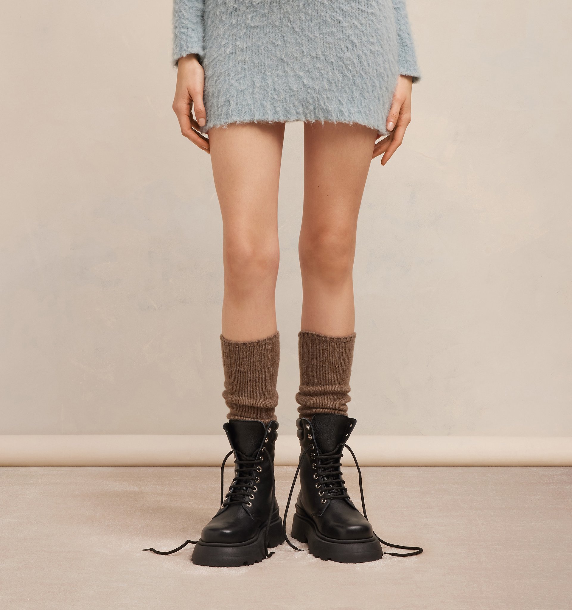 Ami Alexandre Mattiussi Round Head Lace-up Boots In Black