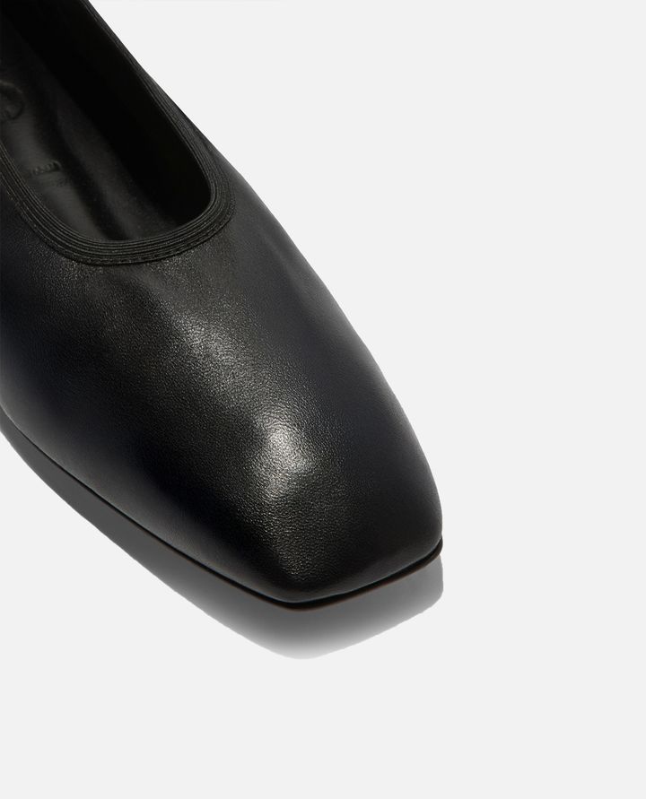 Aeyde Square Toe Flats In Black