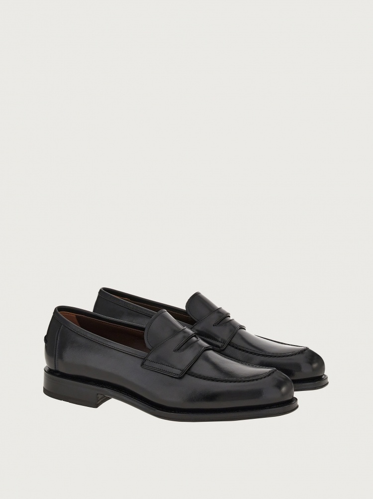 Ferragamo Black Logo Details Business Casual Shoes In Black