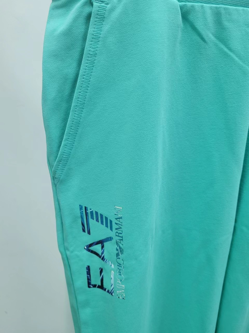 EA7 LOGO DETAILS SPORTS SUIT 