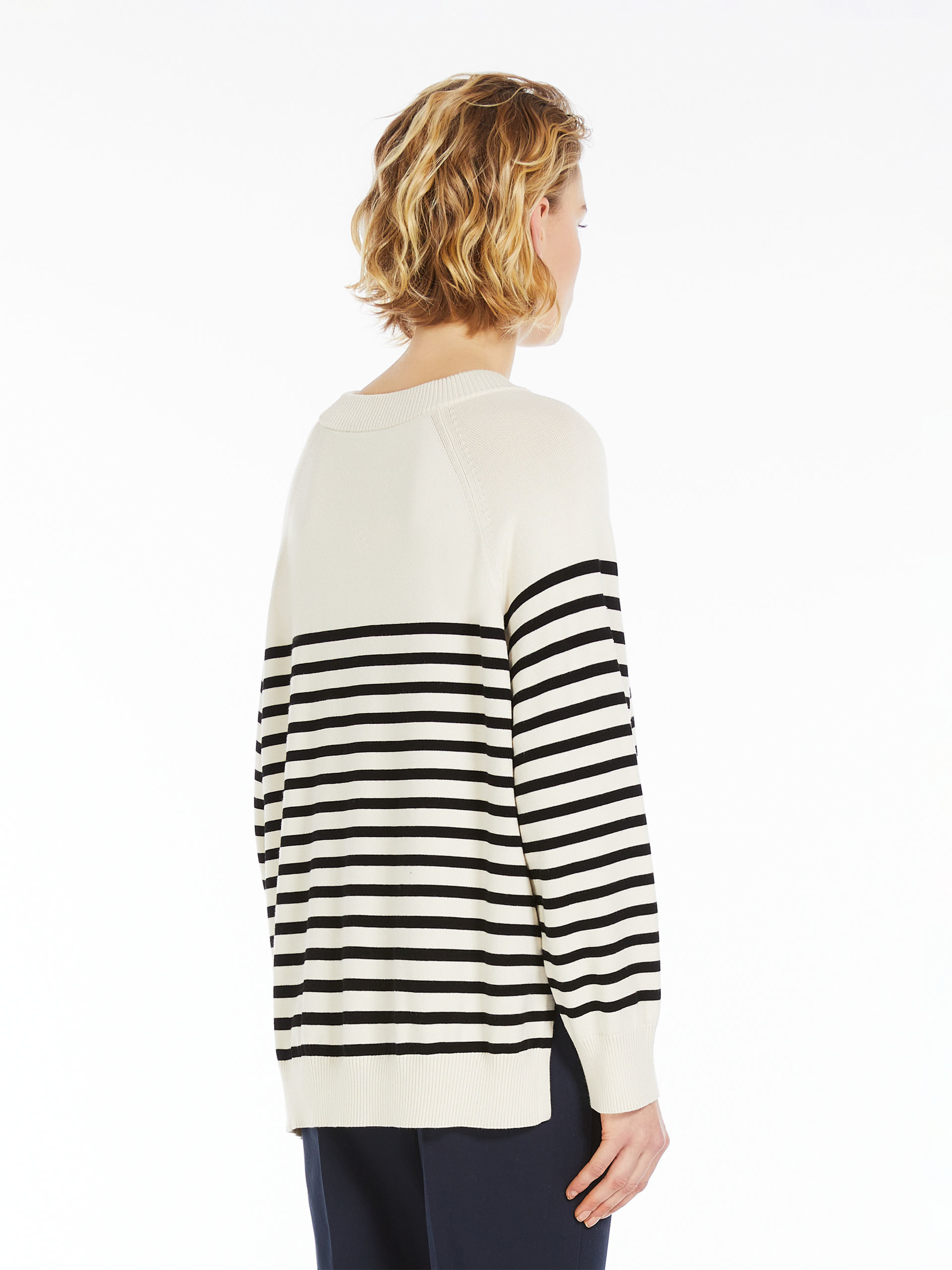 Weekend Max Mara Long-sleeved Striped Sweater In White