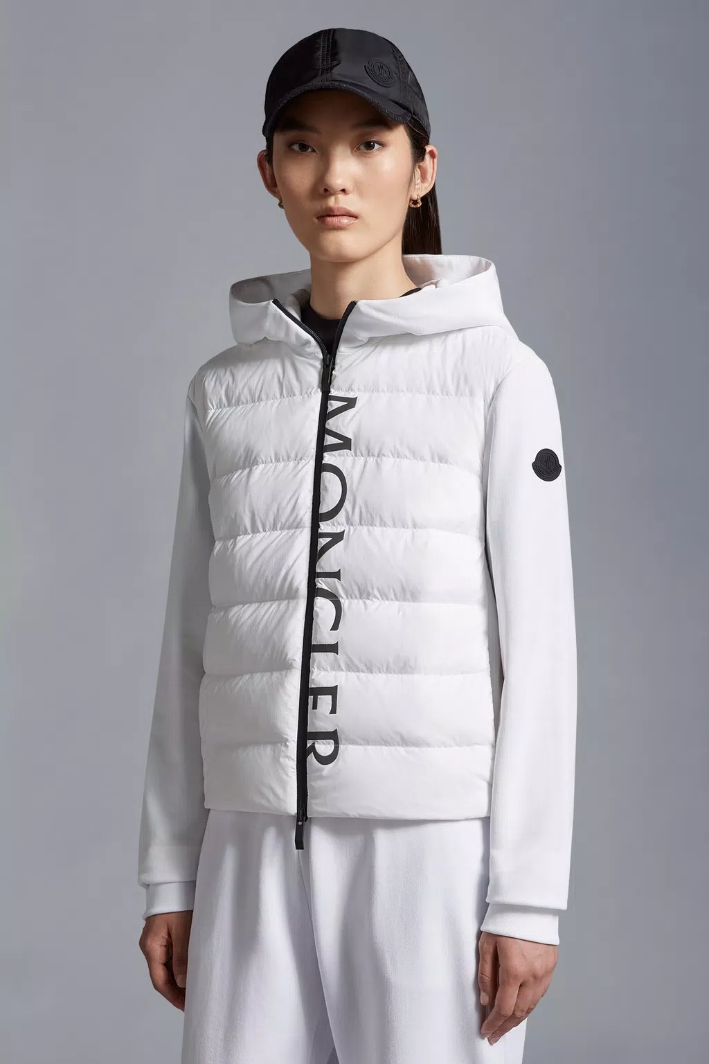 Moncler Logo-print Panelled Puffer Jacket In Optical White