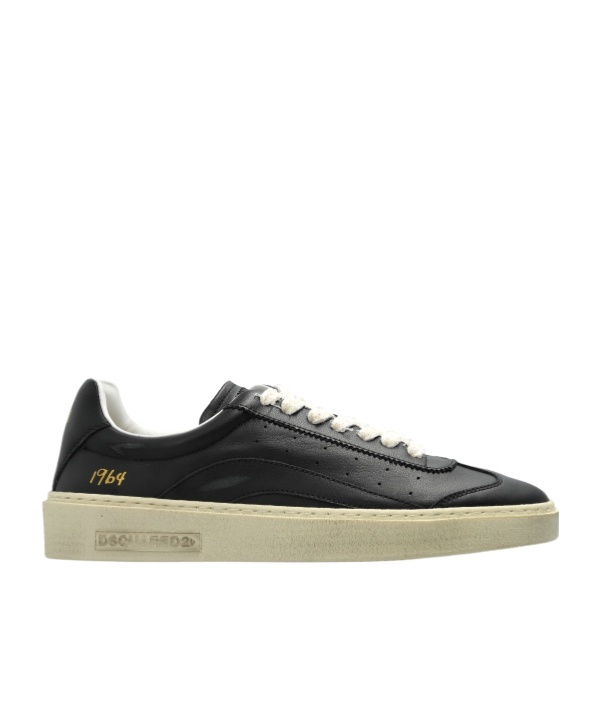 Dsquared2 Round Toe Low Top Sneakers In Black