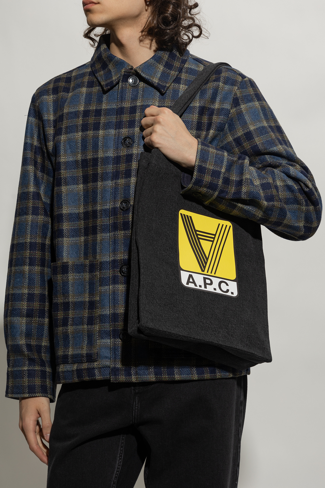 Apc Lou Denim Tote Bag In Black