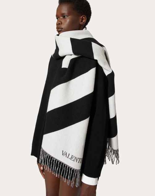 Valentino Logo Detailed Fringed Edge Scarf In Black
