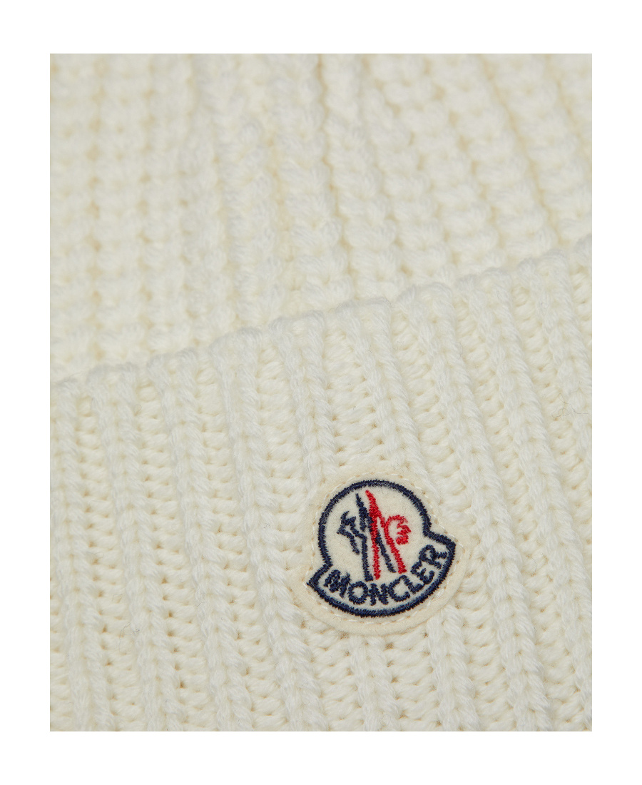 Moncler Logo-patch Ribbed-knit Beanie In Gray