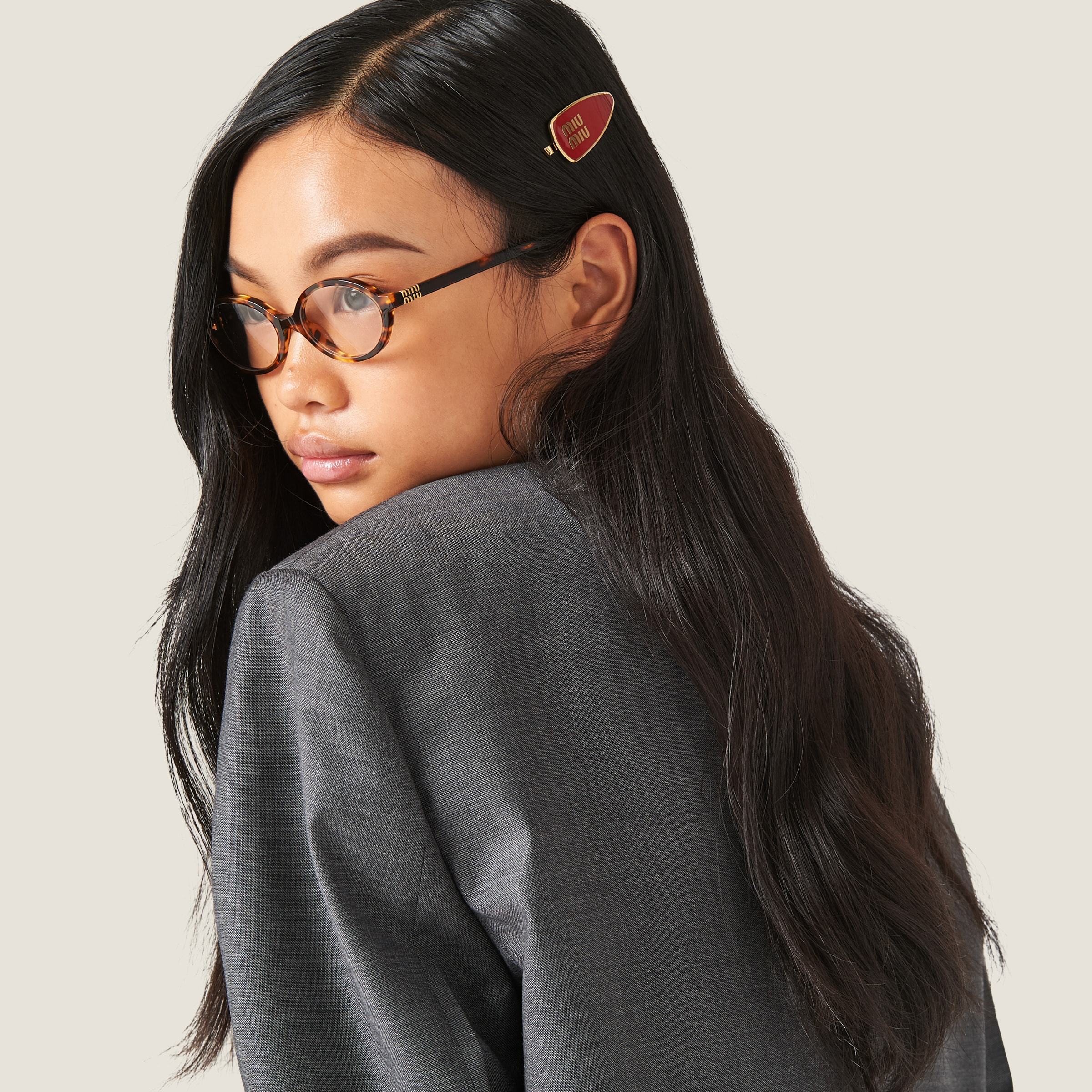 Miu Miu Engraved-logo Enamel Hair Clip In Red