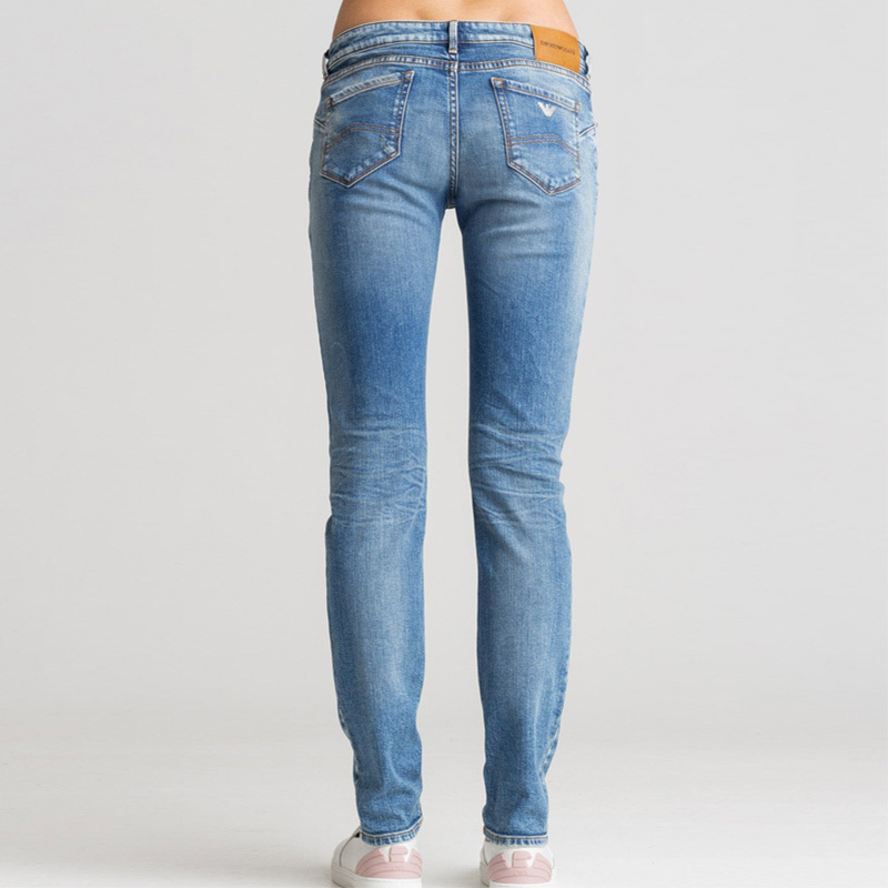 EMPORIO ARMANI THE LOGO IMITATES OLD JEANS