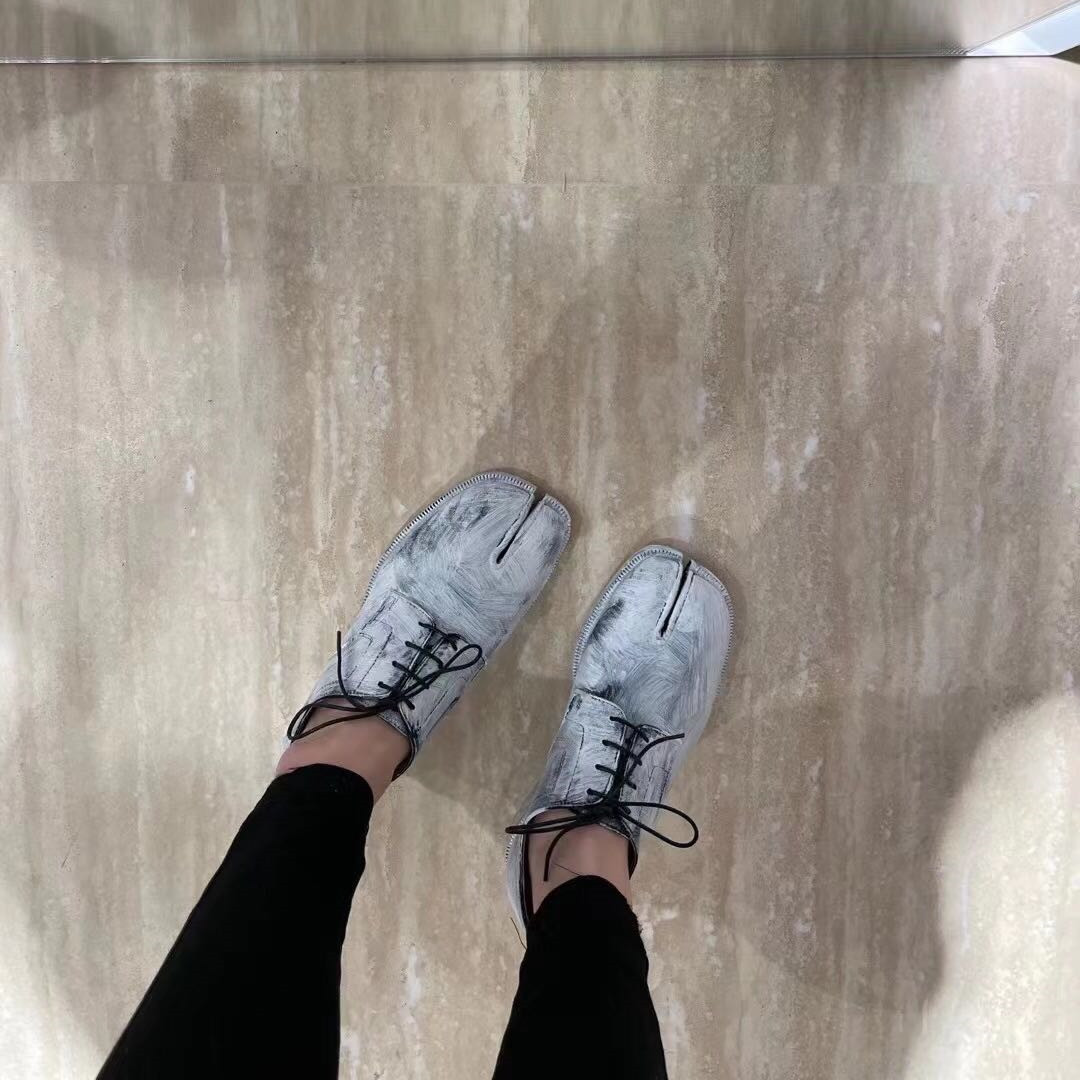 Maison Margiela Tabi Bianchetto Brogues Woman Black And White In White
