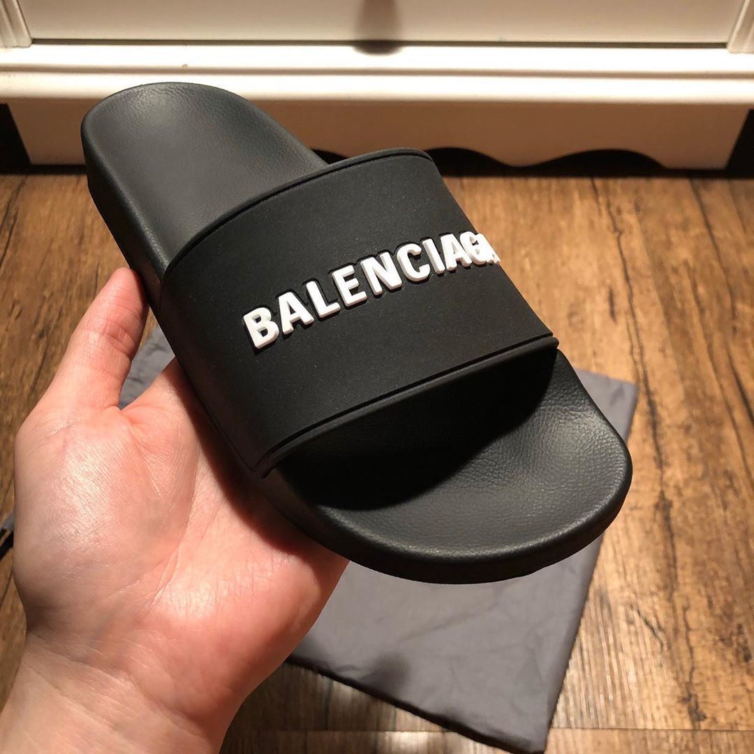 BALENCIAGA SANDALI BASSI POOL SLIDE DA UOMO IN NERO