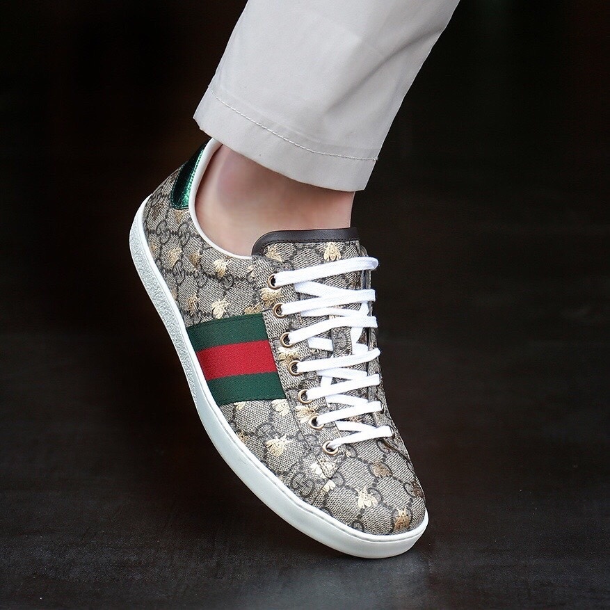 GUCCI ACE GG SUPREME BEES SNEAKER
