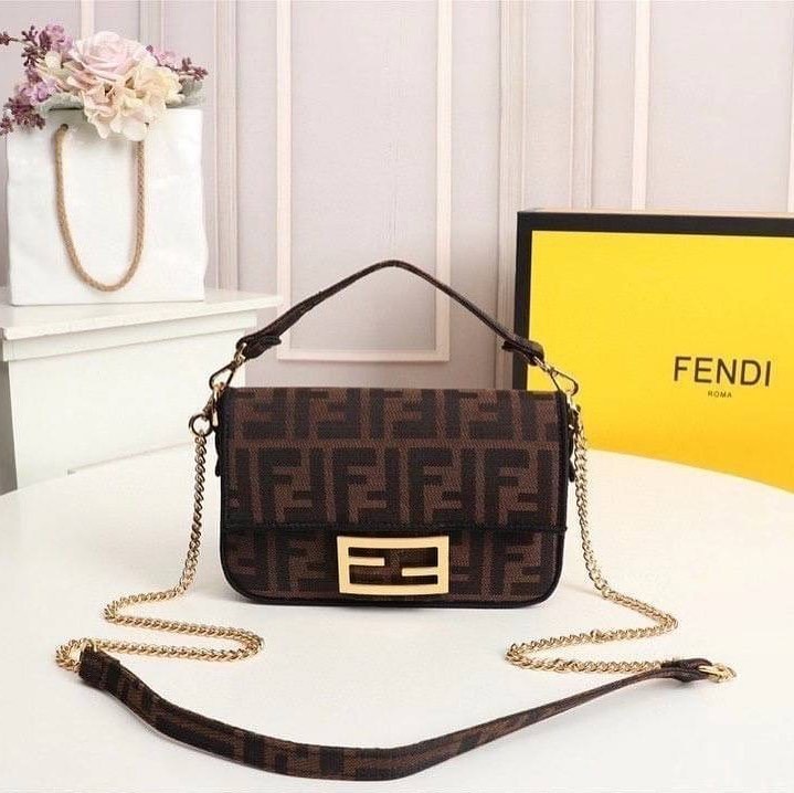 Fendi Baguette Chain Midi Shoulder Bag In Black