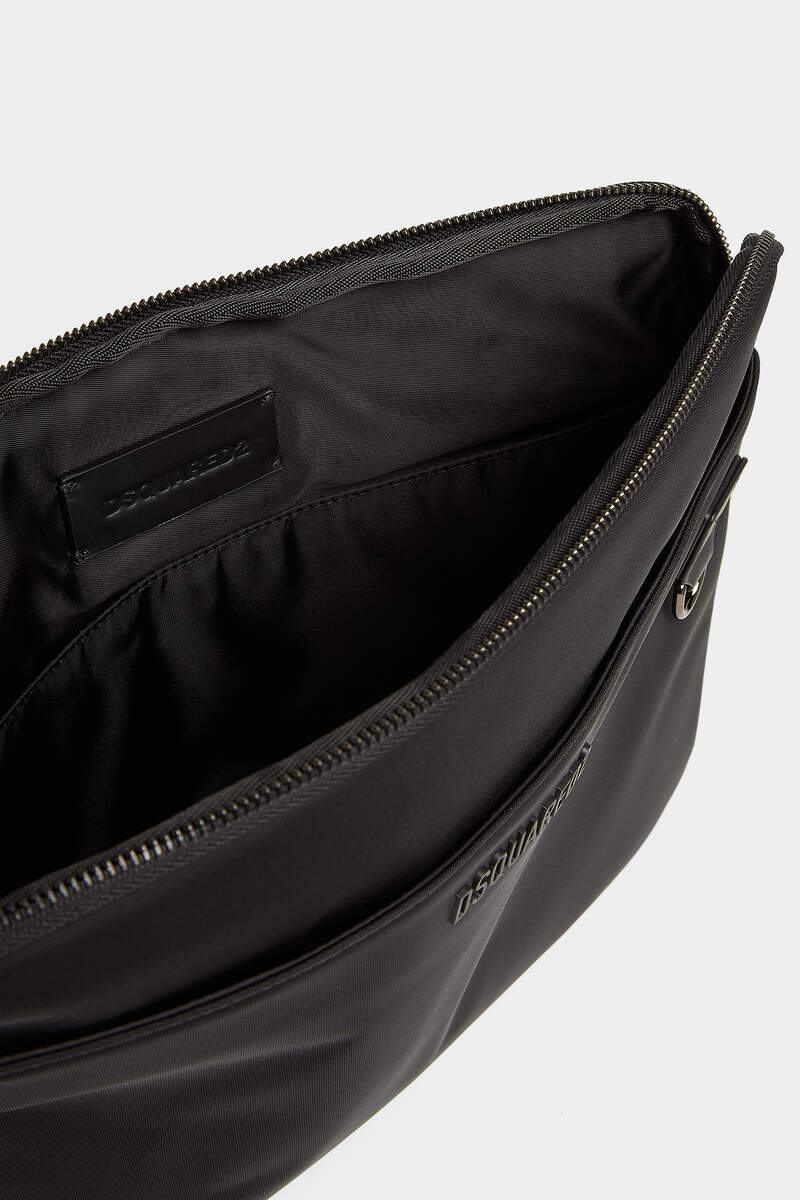 Dsquared2 Logo-lettering Laptop Case In Black