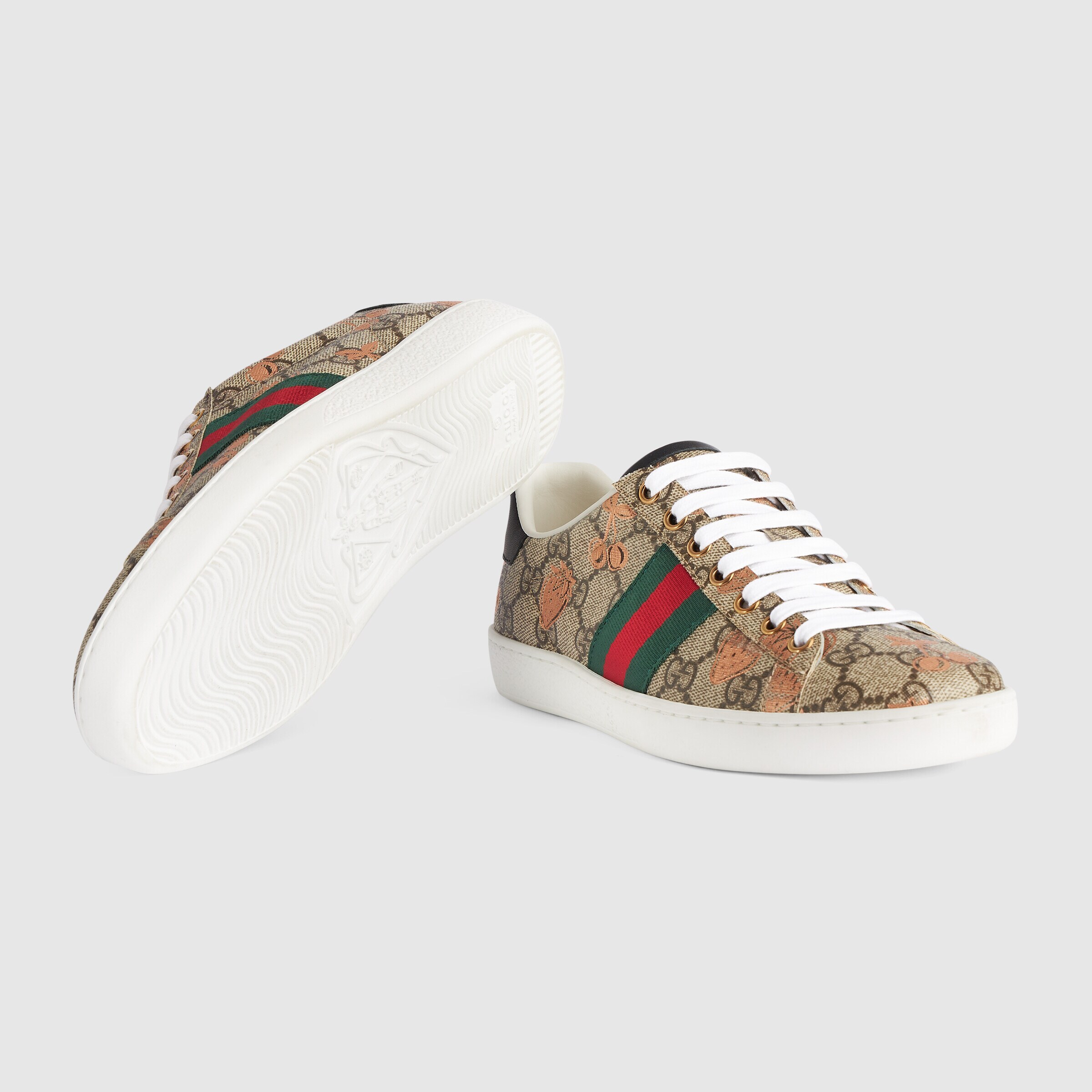 Gucci Ace Gg Supreme Bee-print Monogrammed Sneakers In Beige