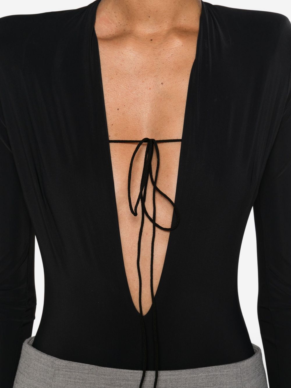 Amazuìn Plunging Neckline Black Bodysuit In Black