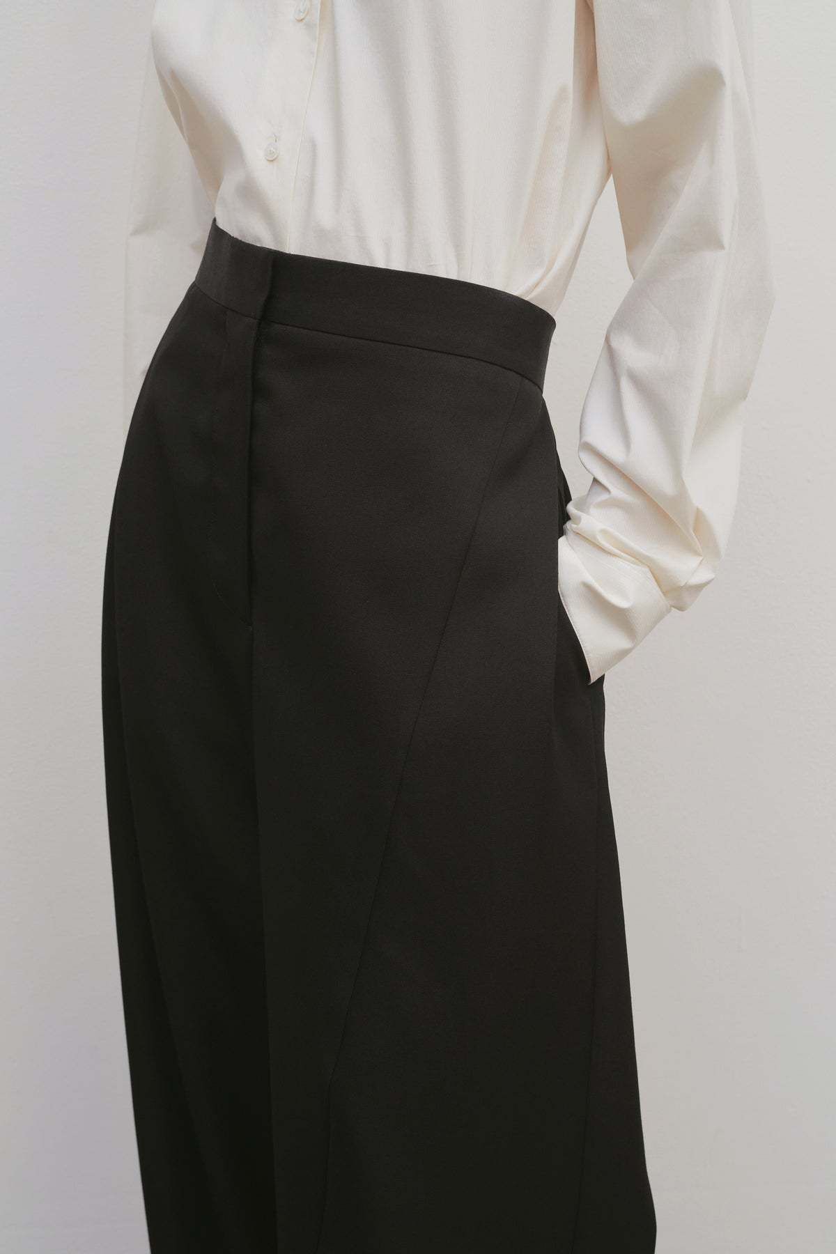 The Row Wide-leg Wool Casual Pants In Black