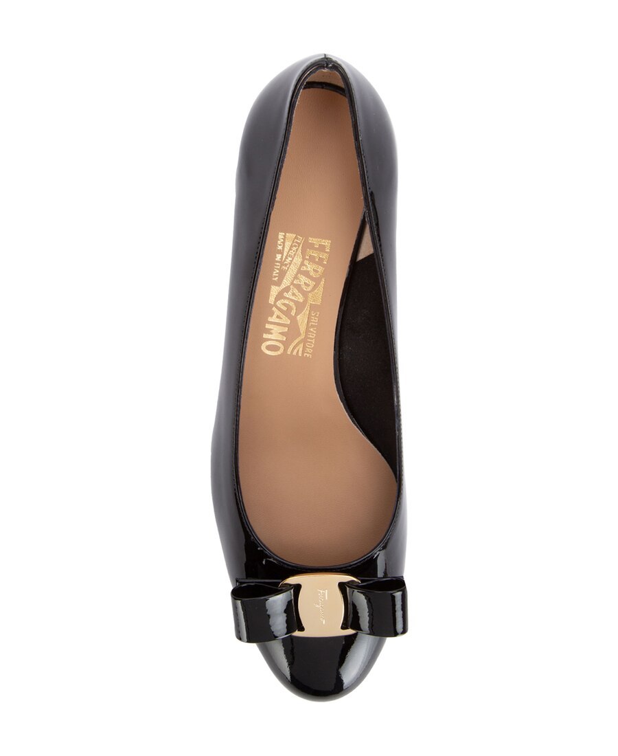 Ferragamo Vara Bow-embellished Patent-leather Pumps In Black