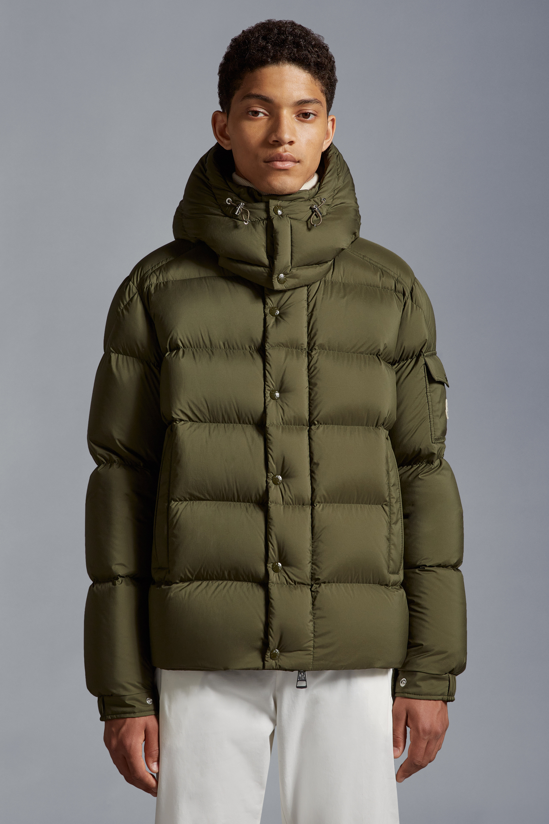 Moncler Vezere Logo Patch Puffer Jacket In Green