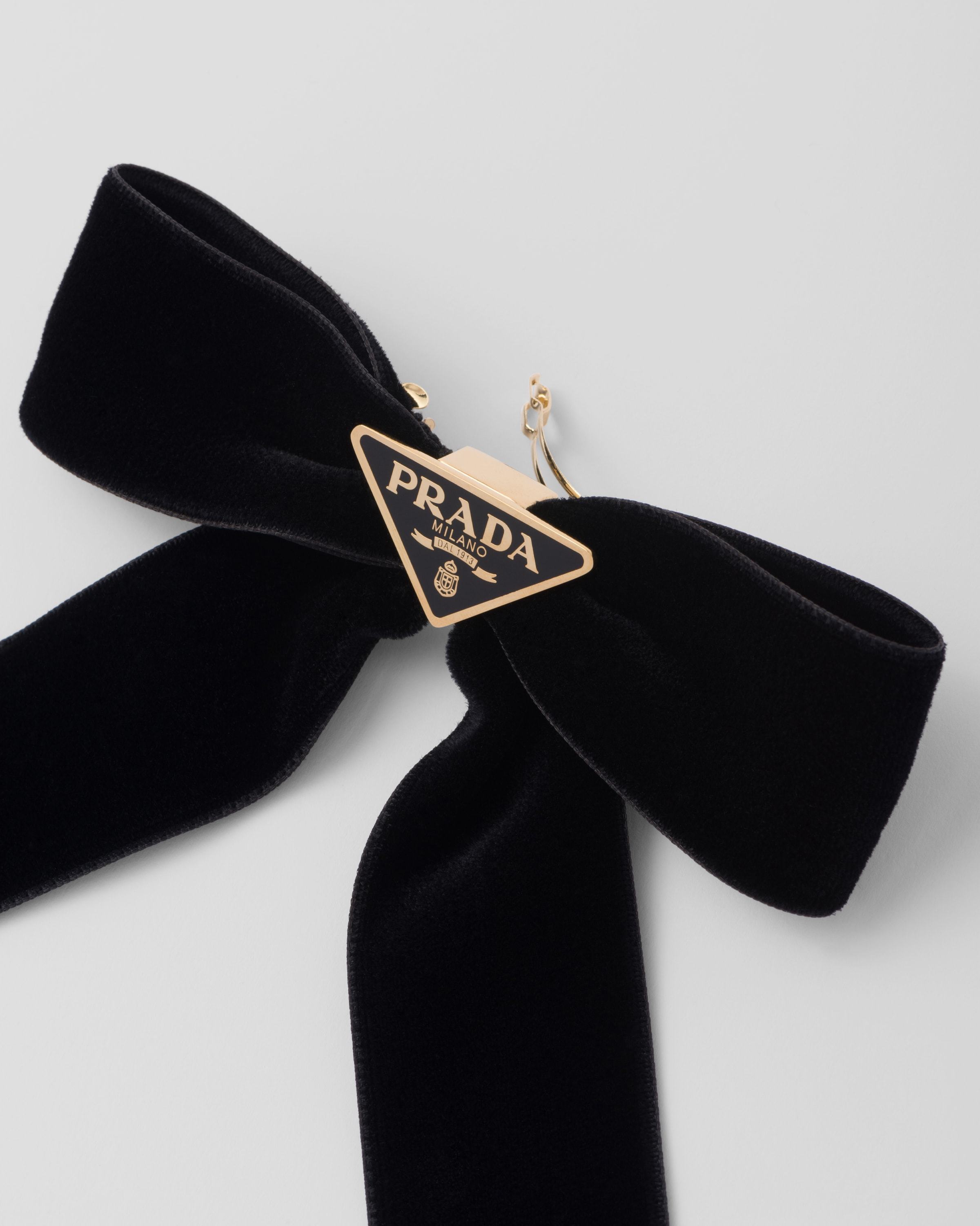 Prada Triangle-logo Bow Velvet Hair Clip In Black