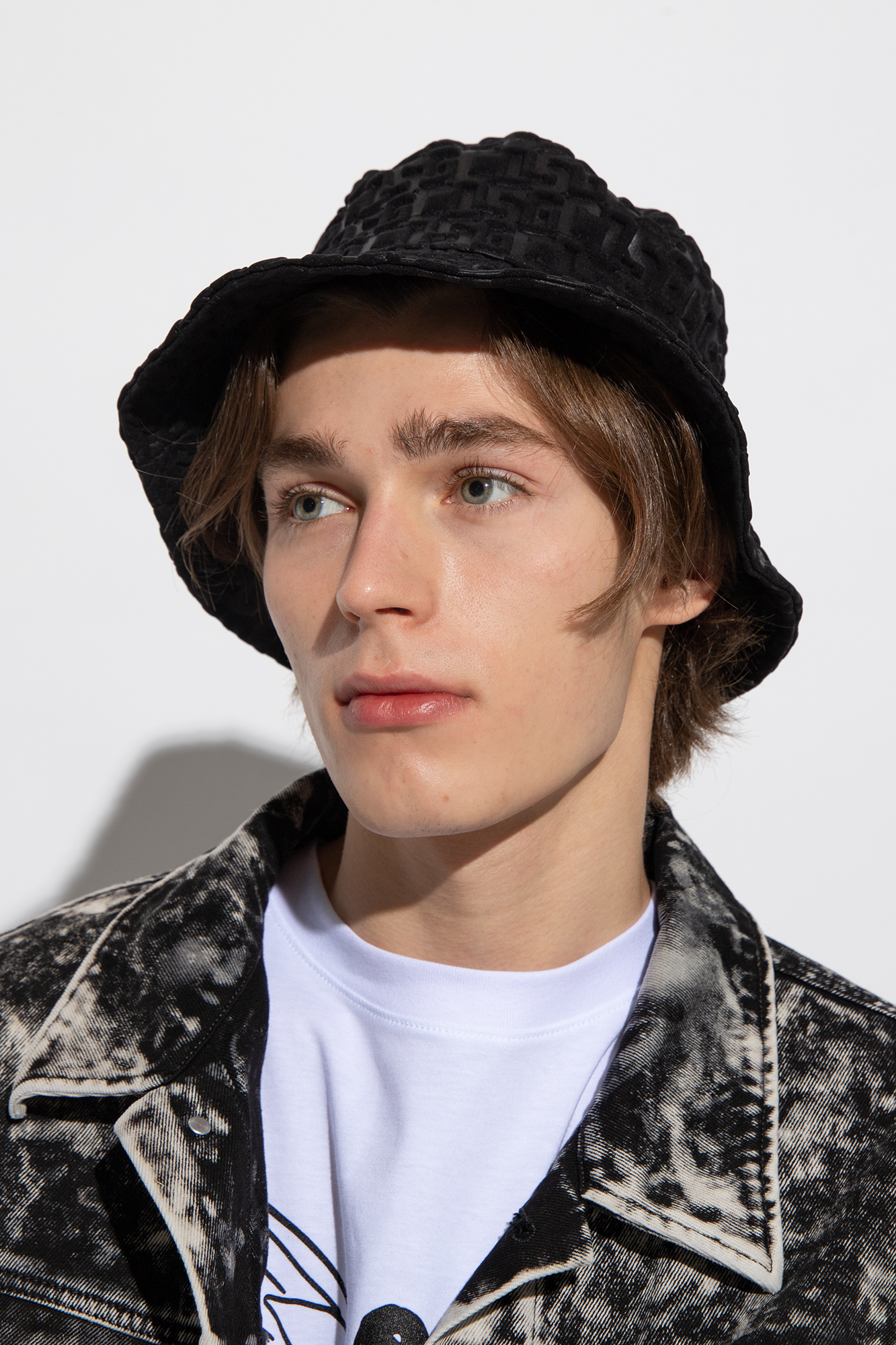 Gcds Embossed-monogram Drawstring Bucket Hat In Black
